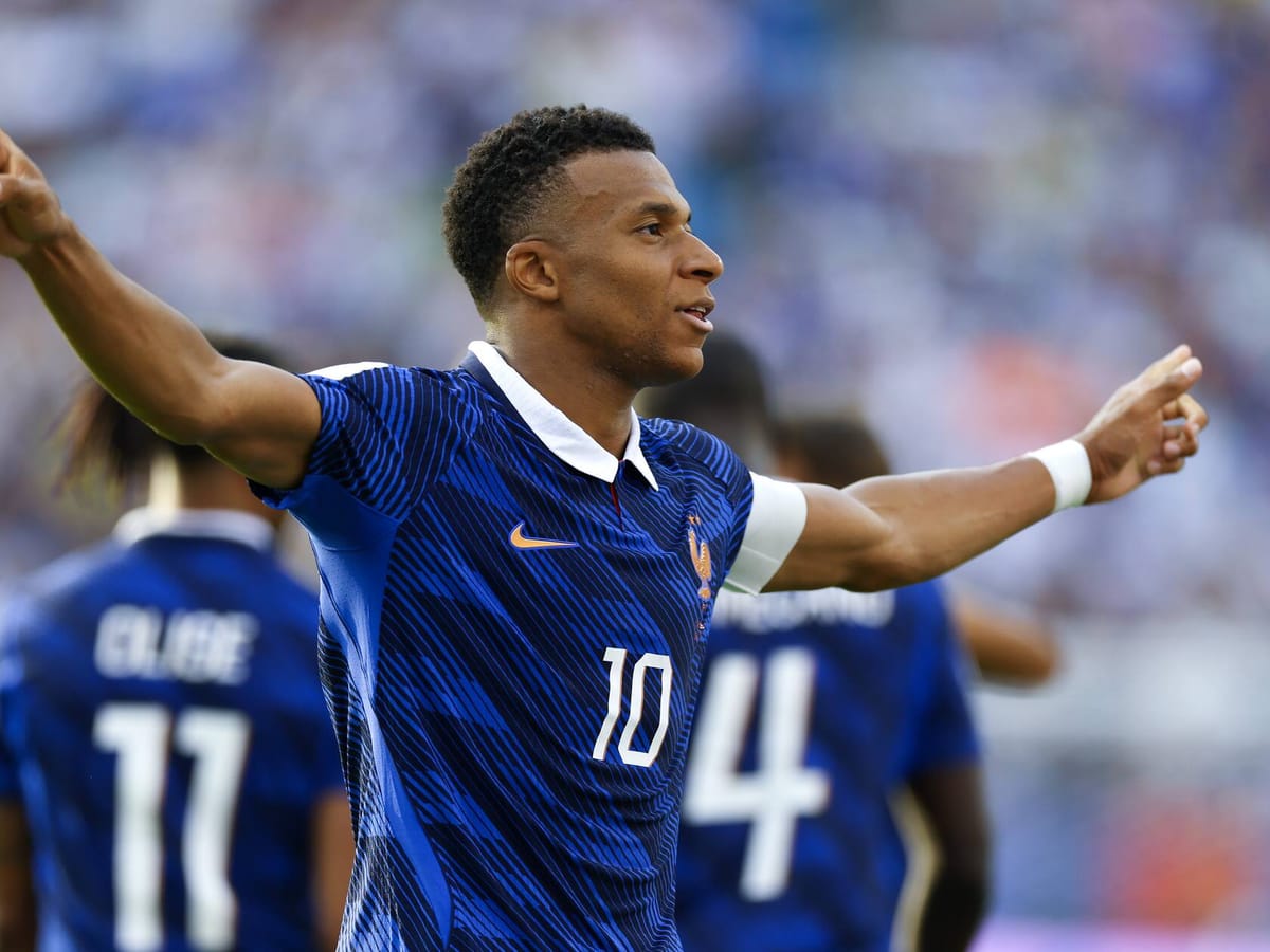 Kylian Mbappe cieszący się po zdobyciu bramki.