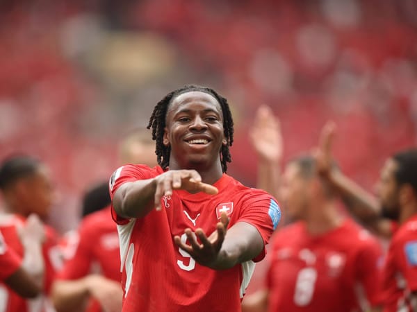 🇨🇭 Szwajcaria 2:1 Kanada 🇨🇦: Koncert Manzambiego ucisza Vancouver! Gospodarze zmuszeni do pakowania walizek